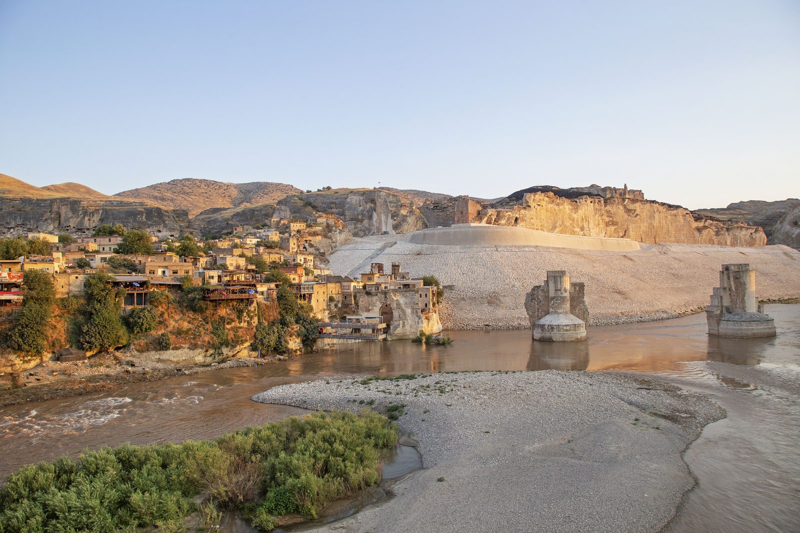 Fotoğraf: Ateş Alpar, "Taş Kabuk Sessiz" serisi (2018-2023).