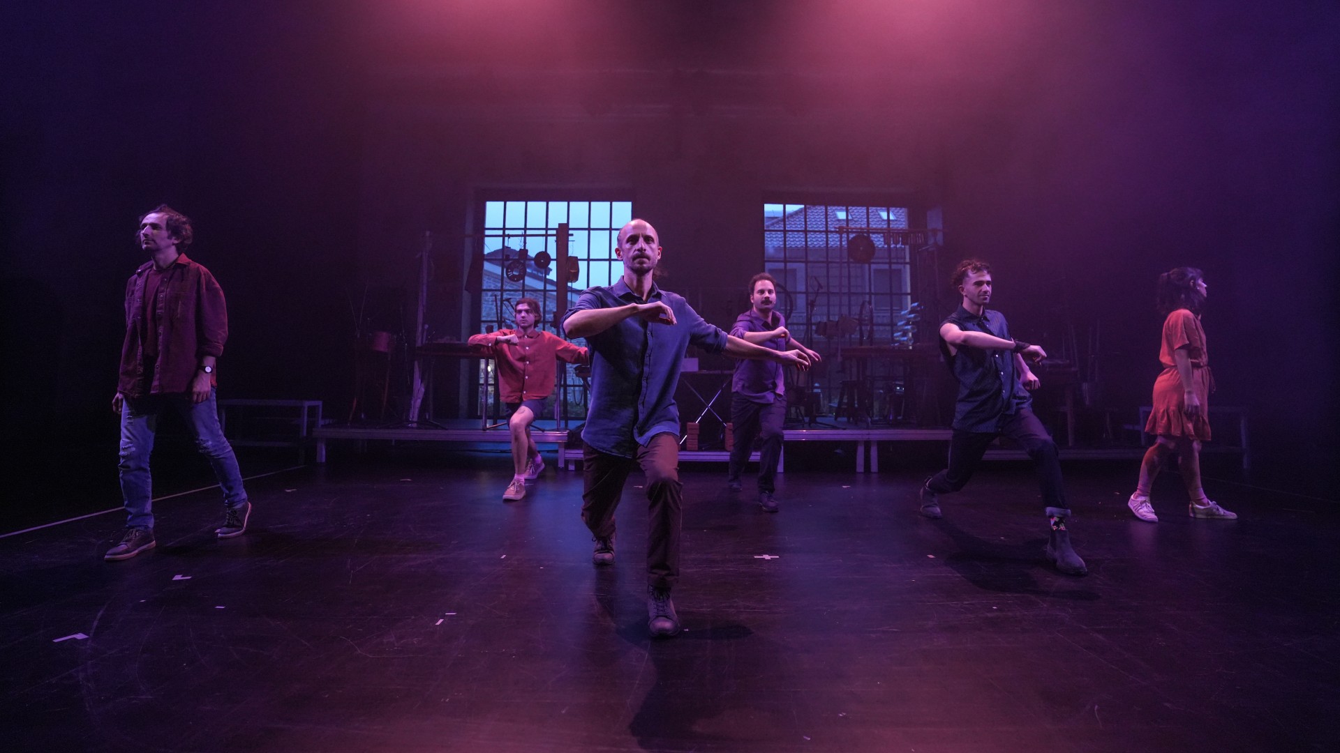 GEÇEN GÜN, Kundura Sahne. Fotoğraf: Canberk Ulusan.