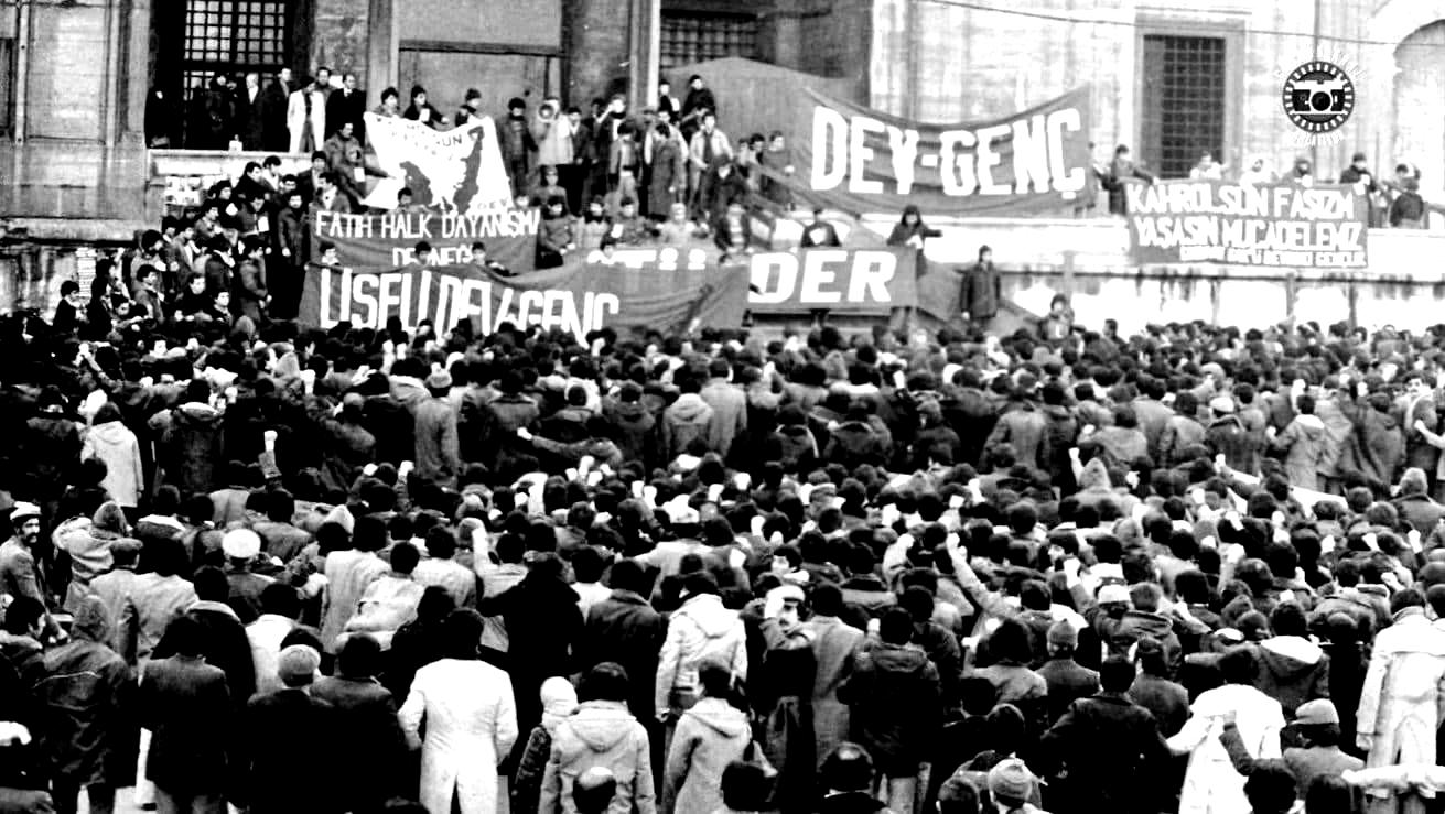 İstanbul Üniversitesi Edebiyat Fakültesi, 1978. Fotoğraf: Tarihsel Adalet için Bellek Müzesi.