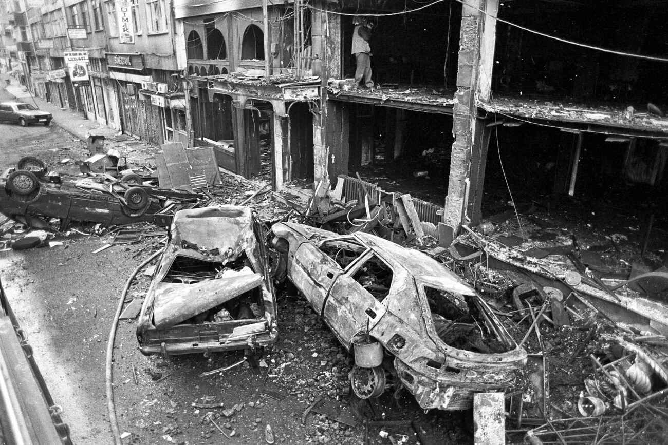 Yanan Madımak Oteli, 2 Temmuz 1993. Fotoğraf: Madımak Katliamı Hafıza Merkezi.