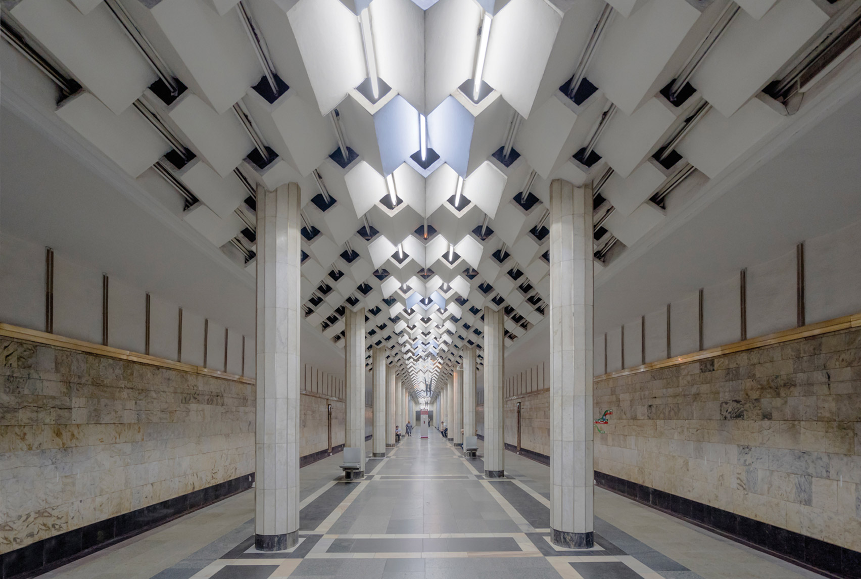 Bakü Metro İstasyonu, Bakü, Azarbaycan. Fotoğraf: Christopher Herwig.