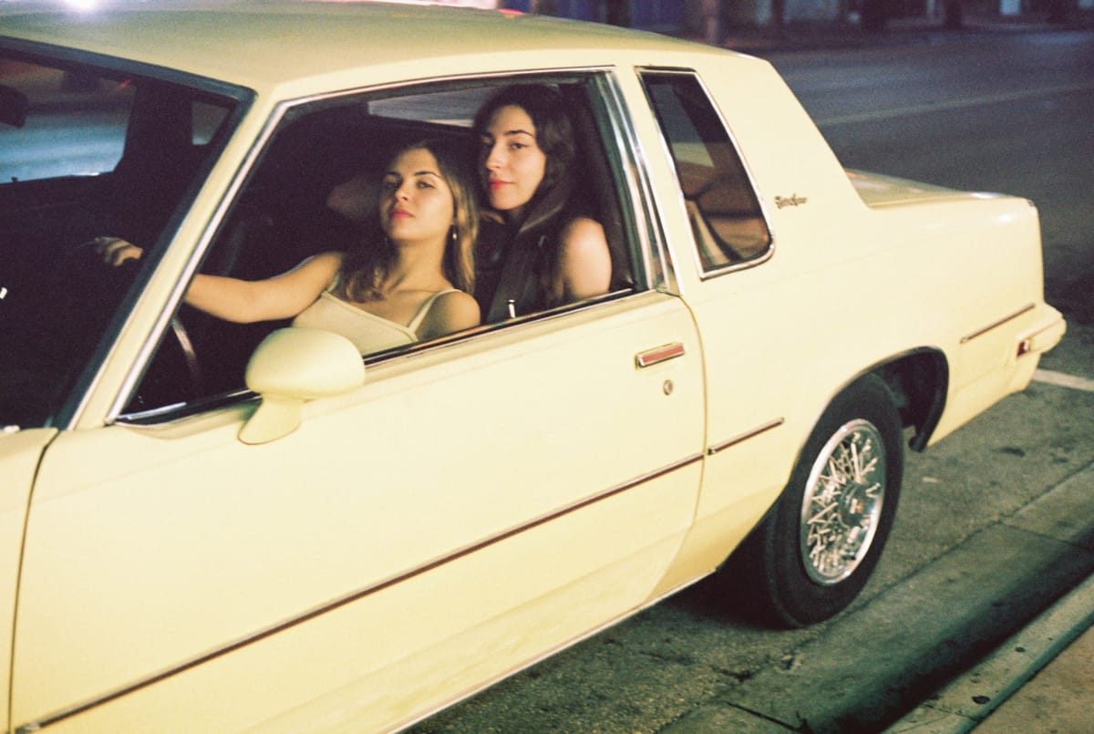 Ergenliğin sıradan ve benzersiz estetiği: Yulia Zinshtein