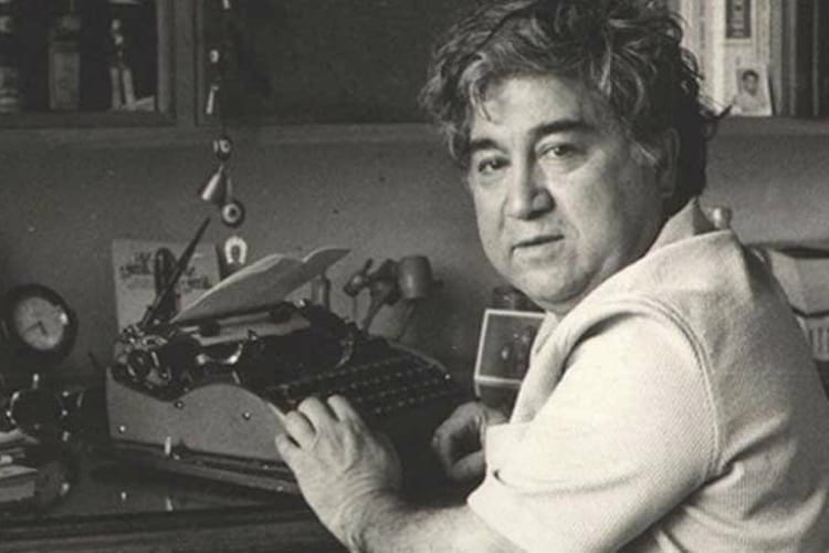 Aziz Nesin: İnsan, yaşadığını bilerek yaşamalı...