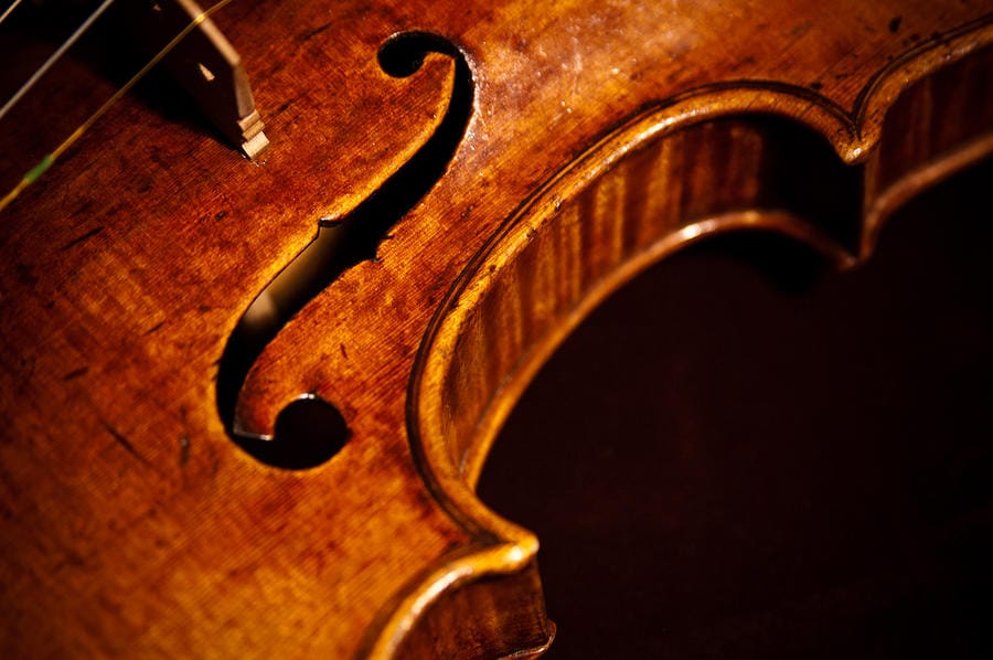 Bir rönesans tasarımının hikâyesi: Kemanın neden f-delikleri vardır?