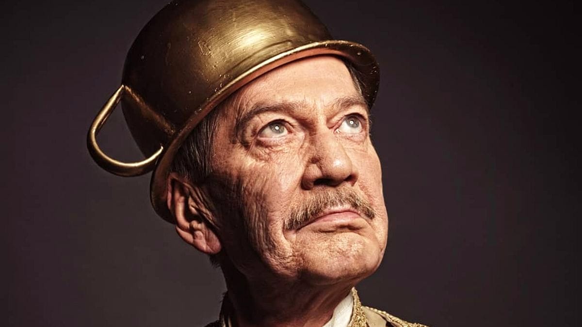 Ruhundan tramvaylar geçen adam: Ferhan Şensoy