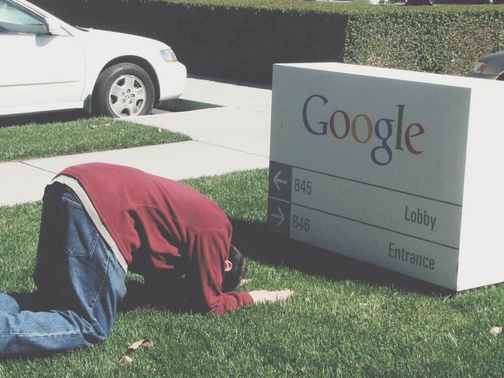 Şu Tanrı dediğiniz Google olmasın?