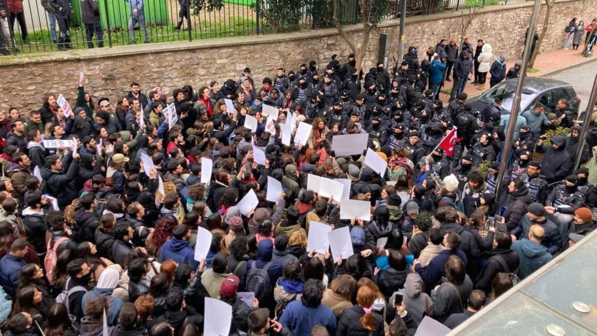 Barikat aşıldı artık, buradan geri dönüş yok