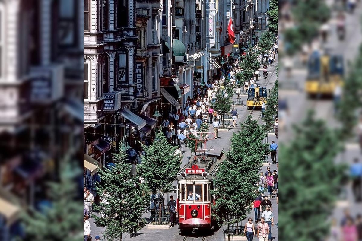 İstiklal abluka altında