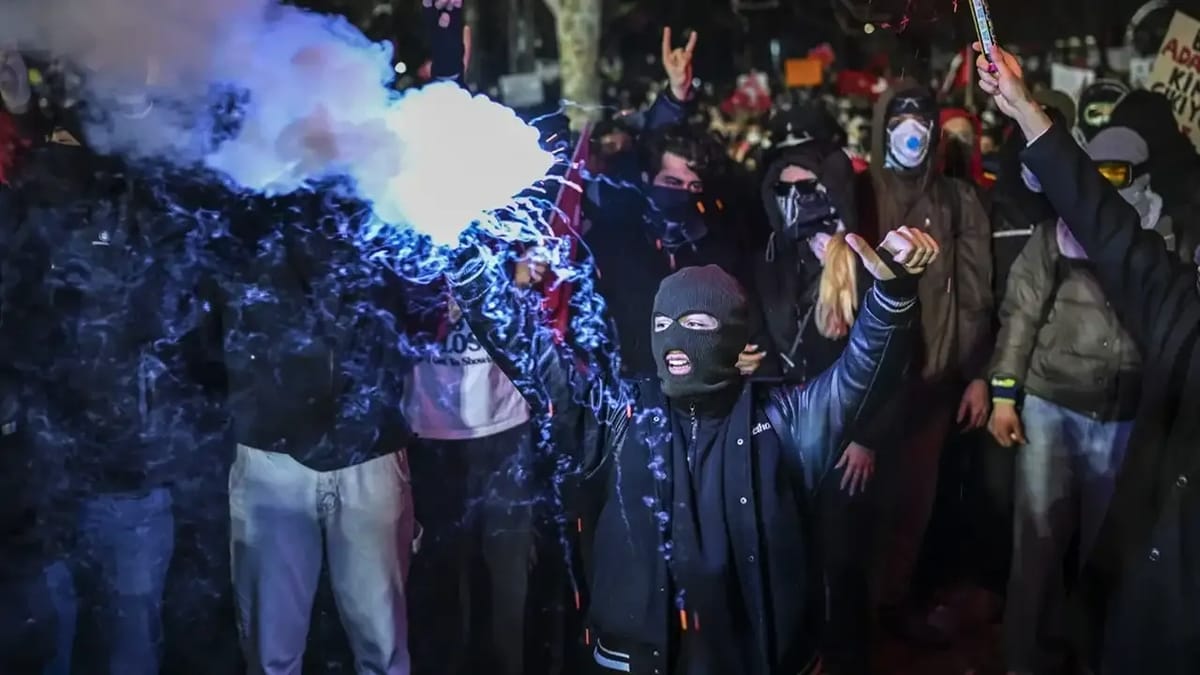 Kanziler maskeyi neden bu kadar sevdi?