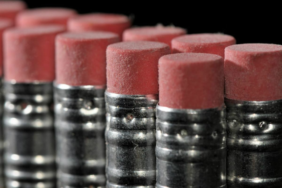 Silgiler neden hep pembeydi?