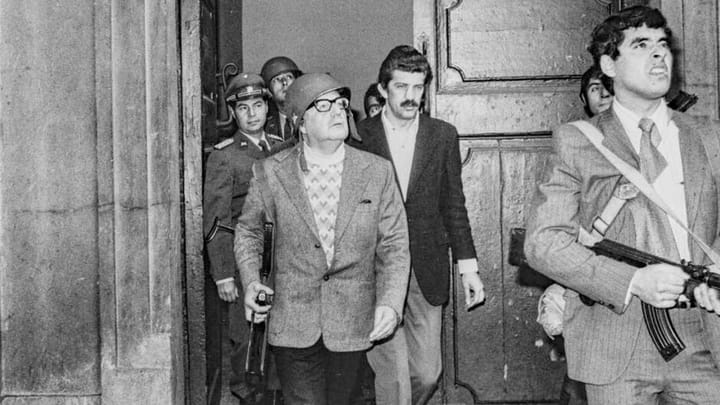 Üç intihar, bir şüpheli ölüm, bir kurtulan, bir temel soru