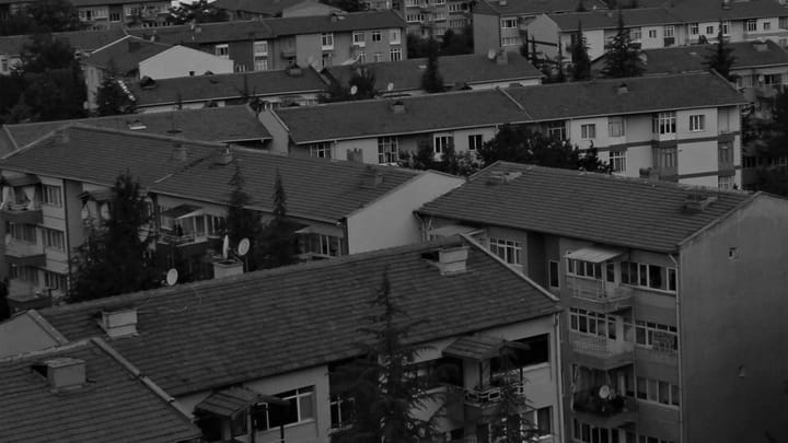 Ankara'da çok sayıda üniversite öğrencisinin yaşadığı İşçi Blokları Mahallesi'nden bir görünüm. Fotoğraf: Emir Aydoğan.