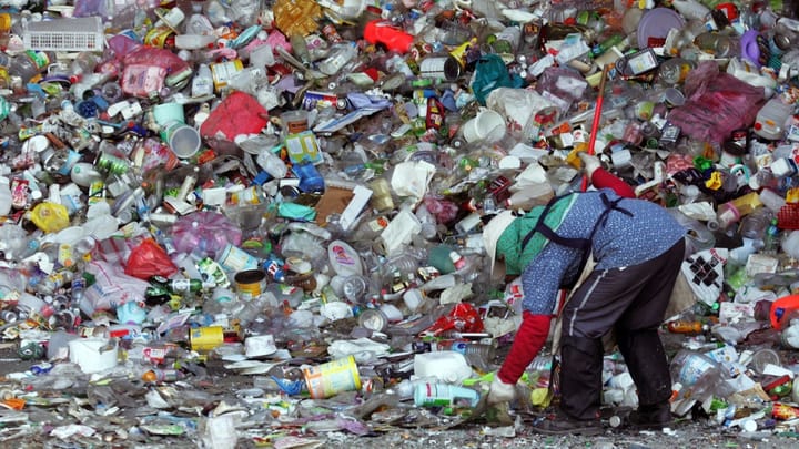 Dünya genelinde her yıl 350 milyon tondan fazla plastik atık üretiliyor. Fotoğraf: Richard Chung, Reuters.