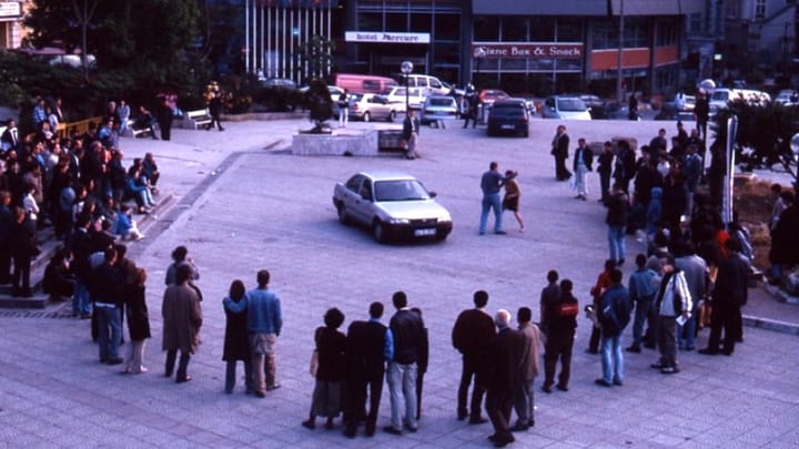 "Yine Ne Oldu?" 13. Uluslararası İstanbul Tiyatro Festivali, 2002. Fotoğraf: Barış Üstel, Didar Yeşilyurt.