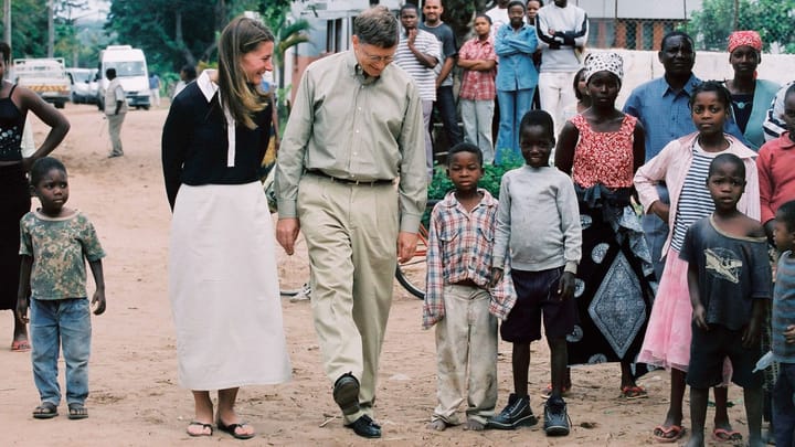 Bill ve Melinda Gates, Mozambik, 2003. Fotoğraf: Barbara Kinney, Bill & Melinda Gates Foundation.