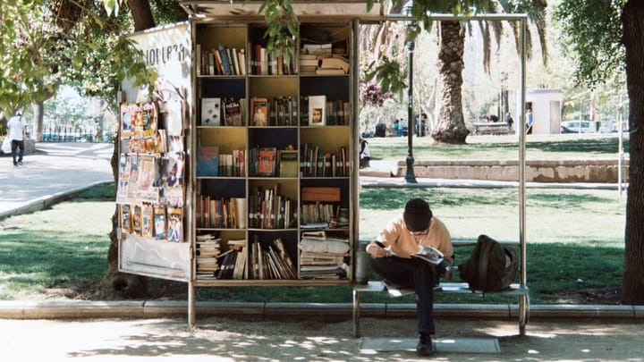 Şu anda, birisi, bir yerde