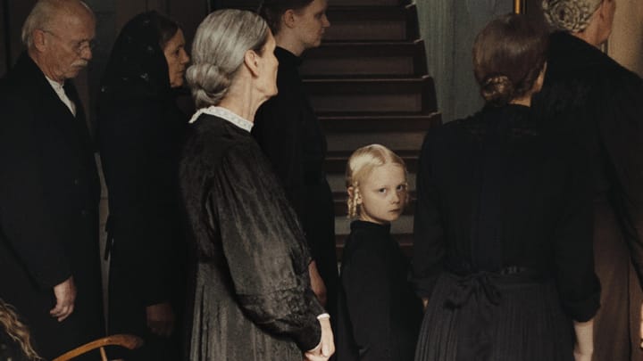 Sinemanın sınırlarını zorlayan tekinsiz bir film: “Düşüşün Tınısı”