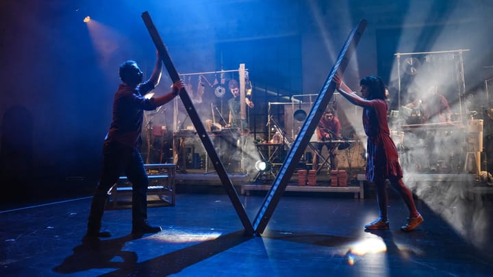 GEÇEN GÜN, Kundura Sahne. Fotoğraf: Canberk Ulusan.