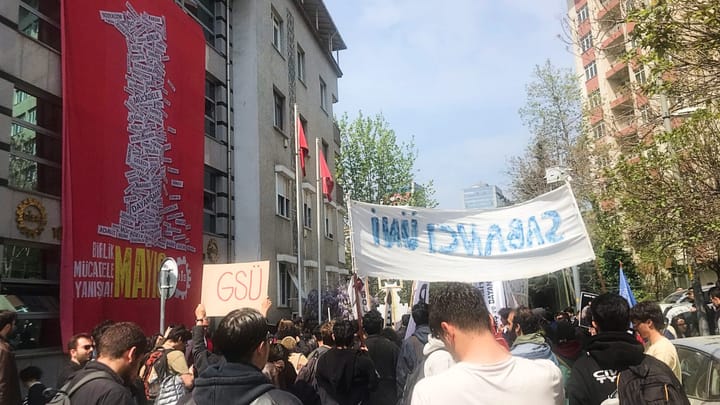 Üniversite öğrencileri: “Ne icazet bekleriz ne yasak tanırız”