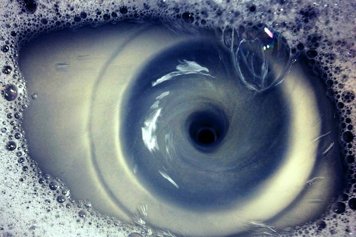 Neden her yerde insan yüzleri görüyoruz?