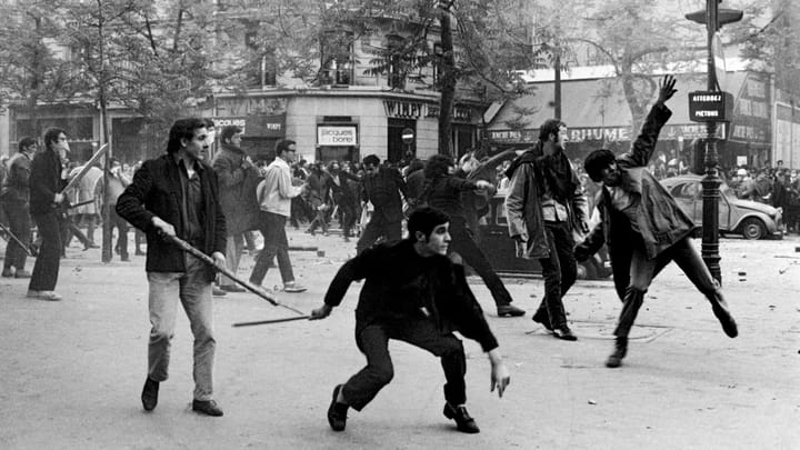 Boulevard Saint Germain, Paris, 6 Mayıs 1968. Fotoğraf: Bruno Barbey, Magnum Photos.