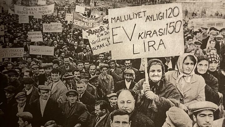 Cumhuriyet tarihinin ilk kitlesel işçi mitingi. Saraçhane Meydanı, 1961.