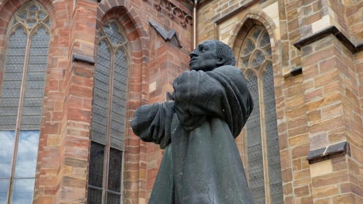 Thomas Müntzer'in Zwickau'daki St. Catherine Kilisesi'nde bulunan anıtı. Fotoğraf: Hendrik Schmidt.